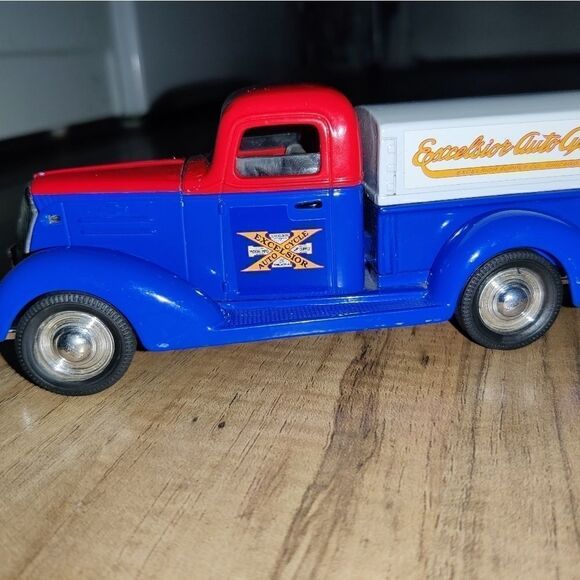 Liberty Classics Excelsior Auto Cycle 1937 Chevrol - Picture 3 of 10